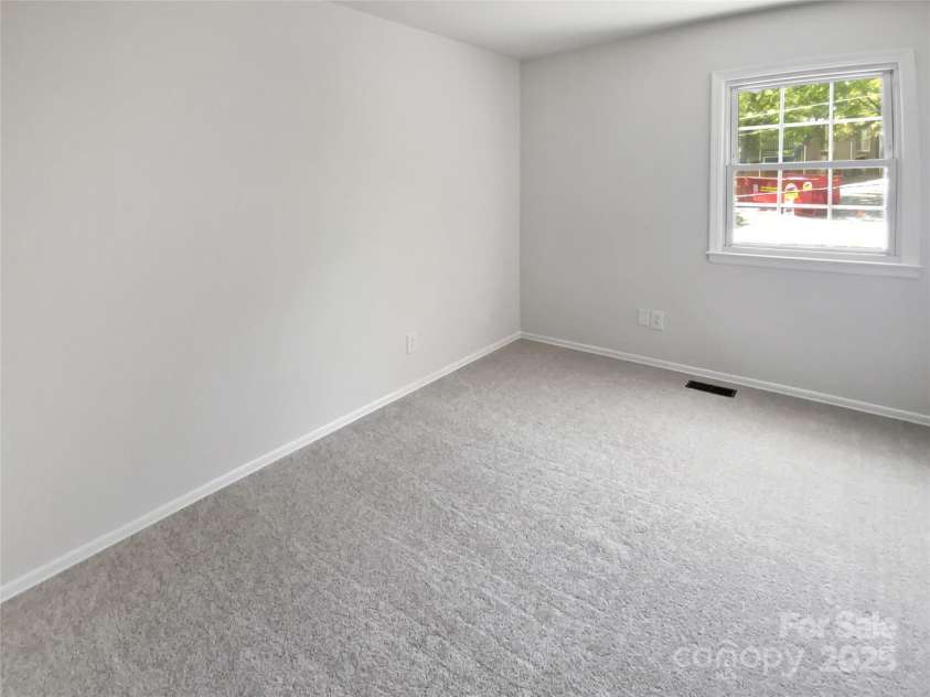 8026 Regent Park Lane, Charlotte, NC 28210.  MLS# CAR4248180, YatesRealty ID 17438. 