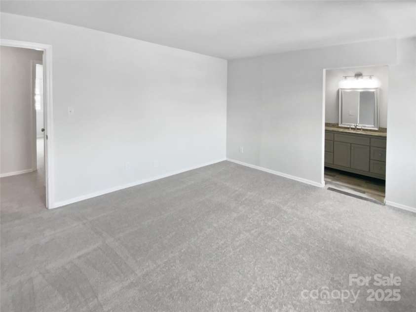 8026 Regent Park Lane, Charlotte, NC 28210.  MLS# CAR4248180, YatesRealty ID 17438. 