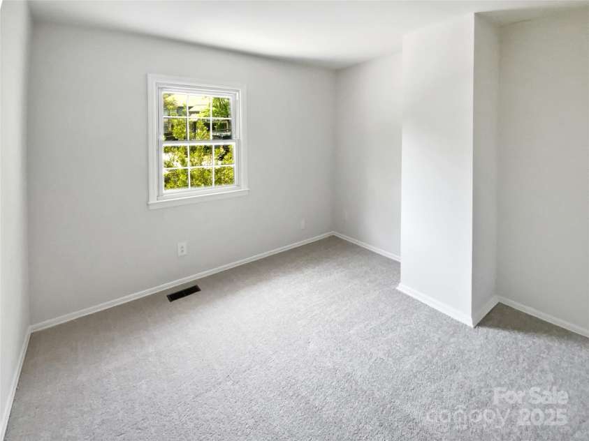8026 Regent Park Lane, Charlotte, NC 28210.  MLS# CAR4248180, YatesRealty ID 17438. 
