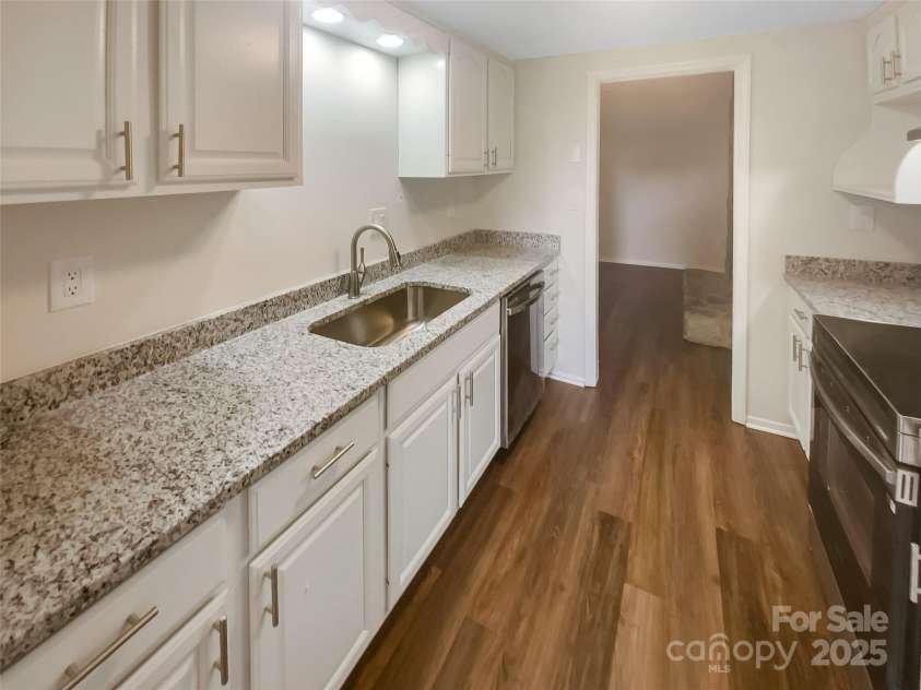 8026 Regent Park Lane, Charlotte, NC 28210.  MLS# CAR4248180, YatesRealty ID 17438. 