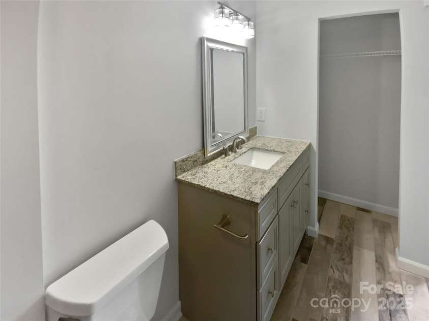 8026 Regent Park Lane, Charlotte, NC 28210.  MLS# CAR4248180, YatesRealty ID 17438. 
