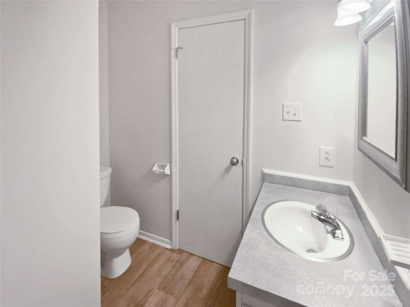 8026 Regent Park Lane, Charlotte, NC 28210.  MLS# CAR4248180, YatesRealty ID 17438. 