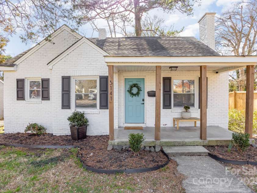 3141 Mathis Drive, Charlotte, NC 28208.  MLS# CAR4255129, YatesRealty ID 17439. 