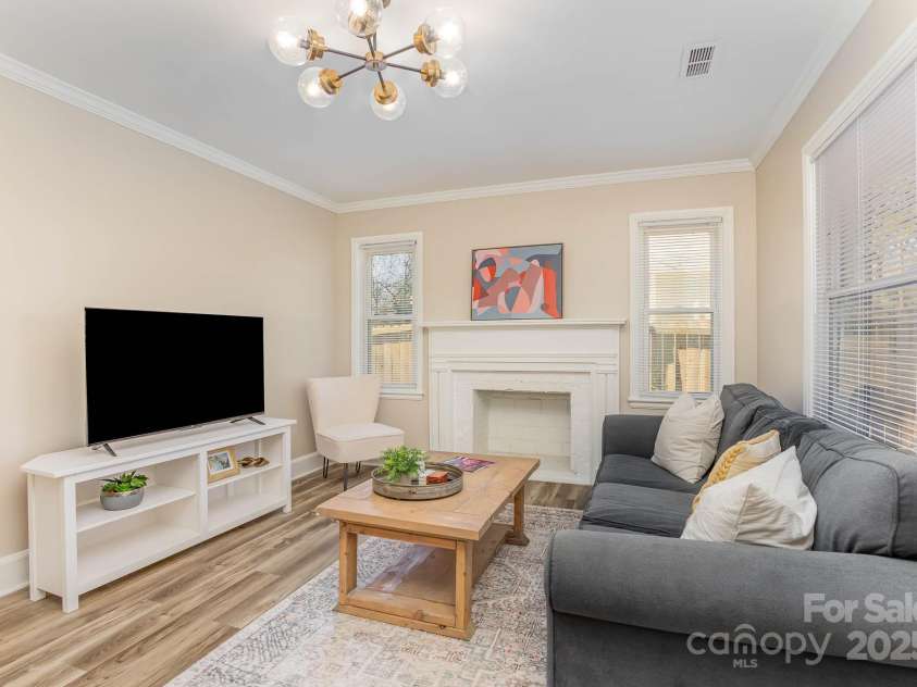 3141 Mathis Drive, Charlotte, NC 28208.  MLS# CAR4255129, YatesRealty ID 17439. 