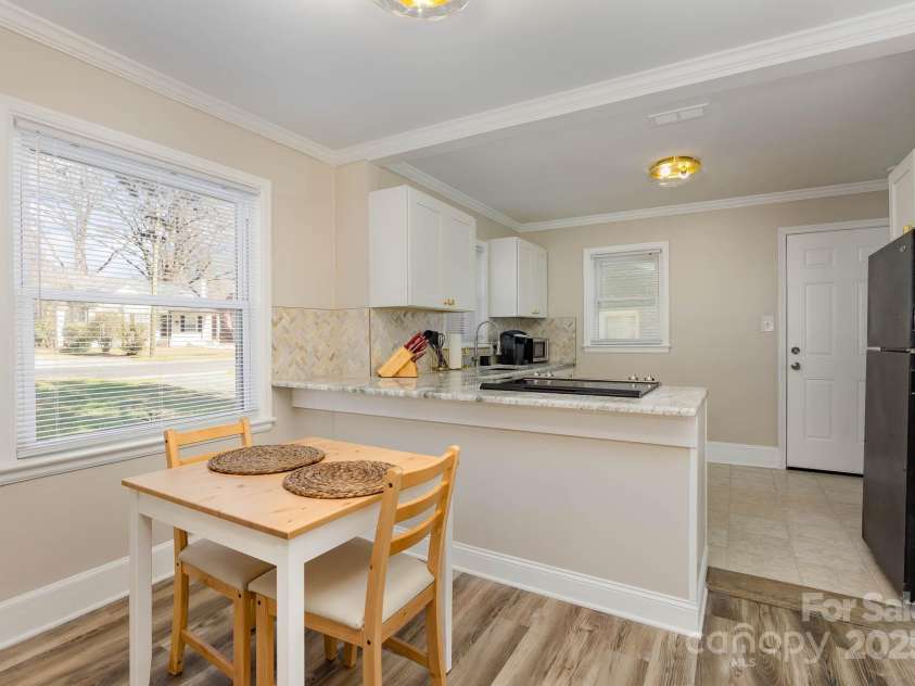 3141 Mathis Drive, Charlotte, NC 28208.  MLS# CAR4255129, YatesRealty ID 17439. 