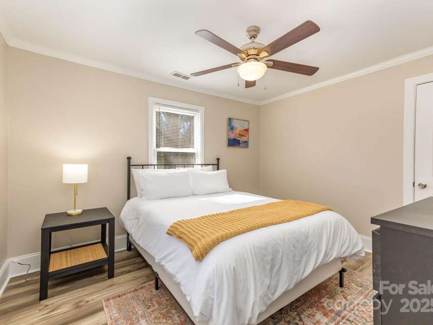 3141 Mathis Drive, Charlotte, NC 28208.  MLS# CAR4255129, YatesRealty ID 17439. 