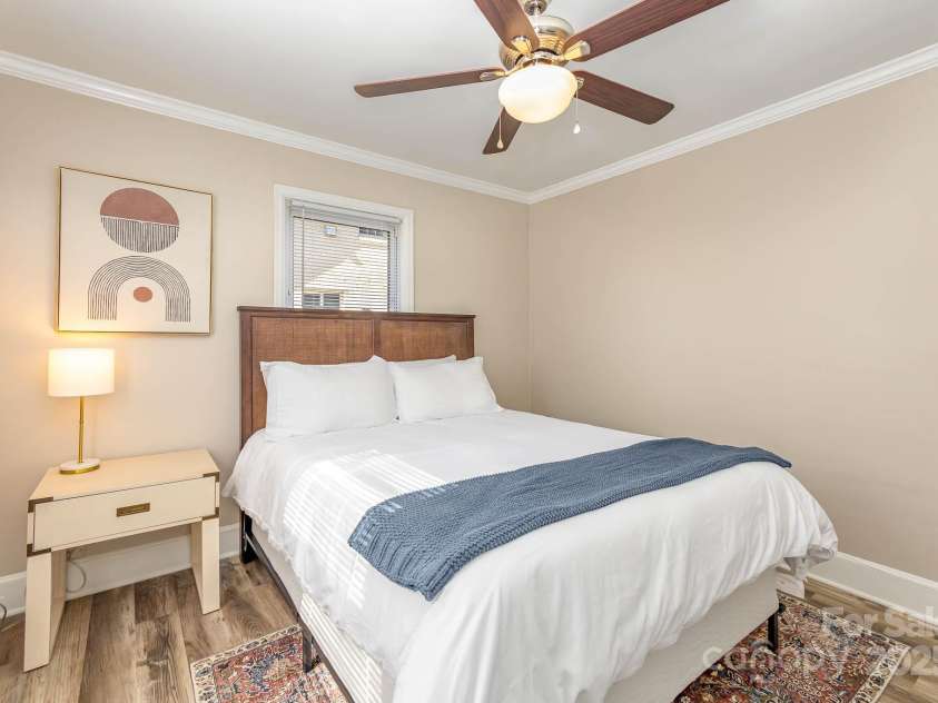 3141 Mathis Drive, Charlotte, NC 28208.  MLS# CAR4255129, YatesRealty ID 17439. 