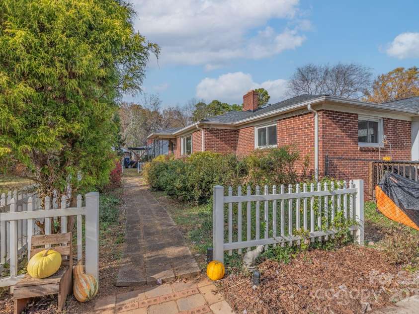 1302 Winthrop Drive, Rock Hill, SC 29732.  MLS# CAR4332694, YatesRealty ID 1744. 