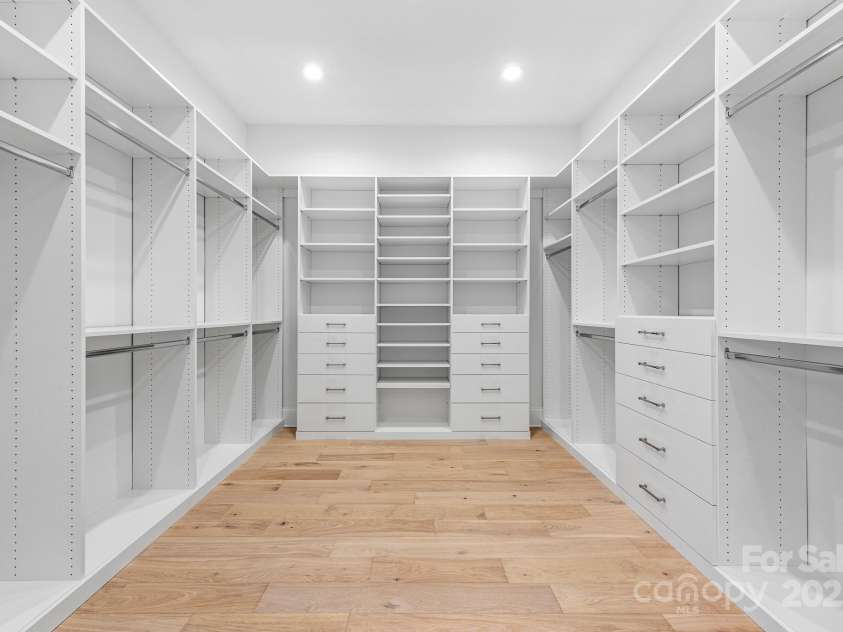722 Hillside Avenue, Charlotte, NC 28209.  MLS# CAR4220415, YatesRealty ID 1744. Previous Lynway Plan Built by builder