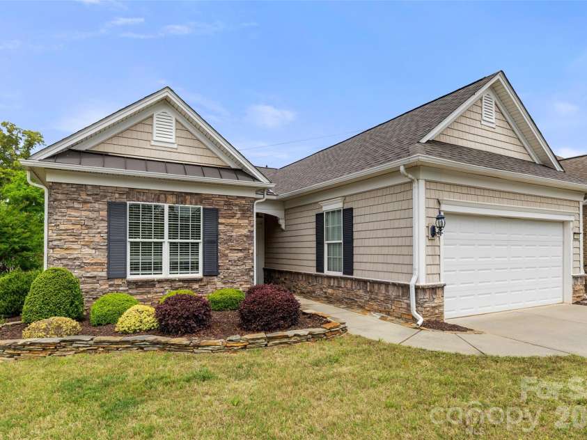 15164 Legend Oaks Court, Fort Mill, SC 29707.  MLS# CAR4375145, YatesRealty ID 17440. 