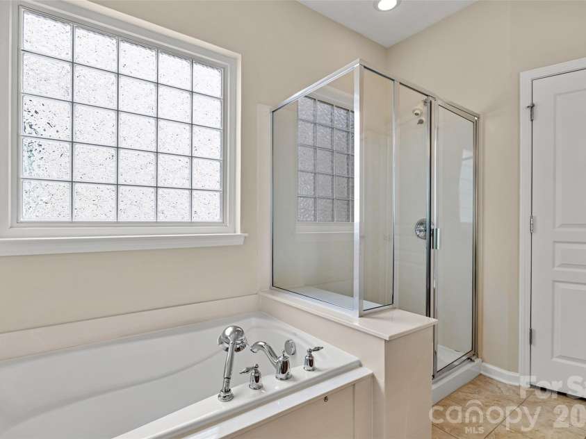 15164 Legend Oaks Court, Fort Mill, SC 29707.  MLS# CAR4375145, YatesRealty ID 17440. Primary Bath