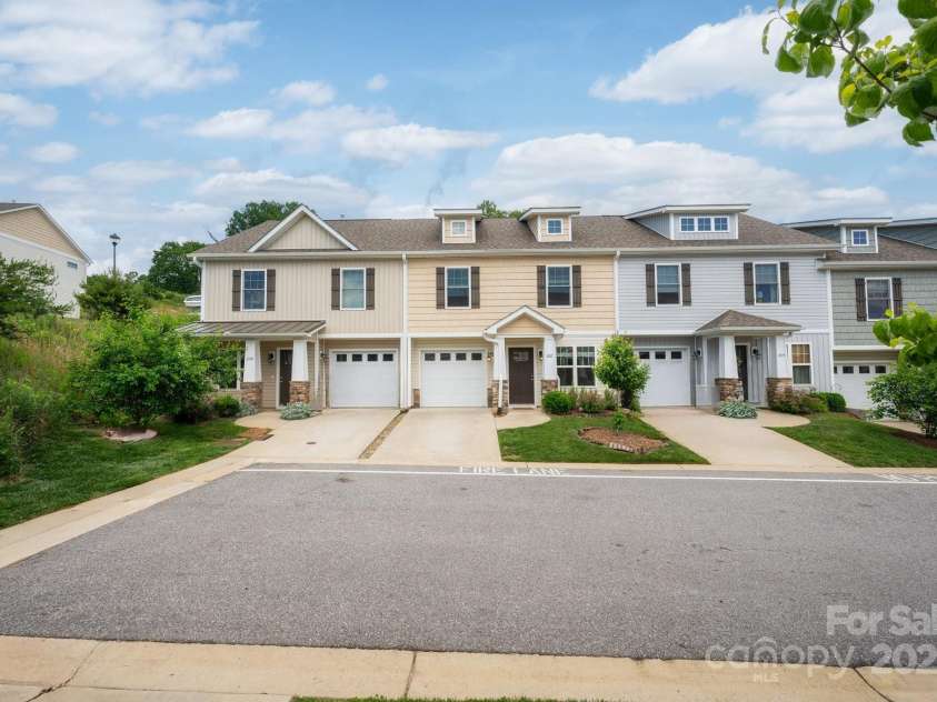 207 Stoney Point Way, Candler, NC 28715.  MLS# CAR4260849, YatesRealty ID 17441. Great Home, Second Home or Rental