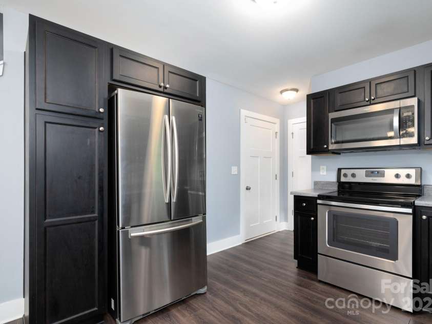 207 Stoney Point Way, Candler, NC 28715.  MLS# CAR4260849, YatesRealty ID 17441. Stainless Appliances