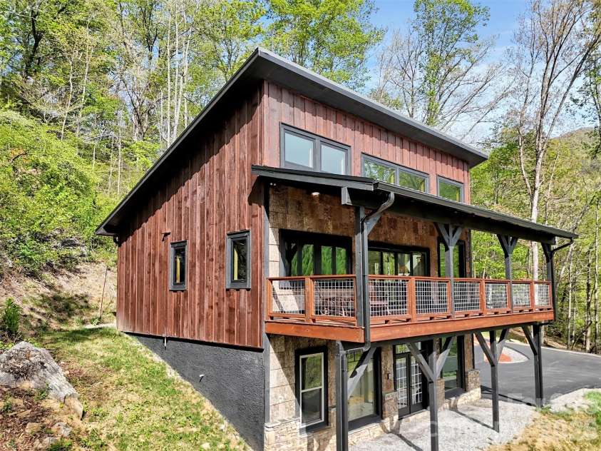 455 Chinquapin Road, Canton, NC 28716.  MLS# CAR4375378, YatesRealty ID 17441. 
