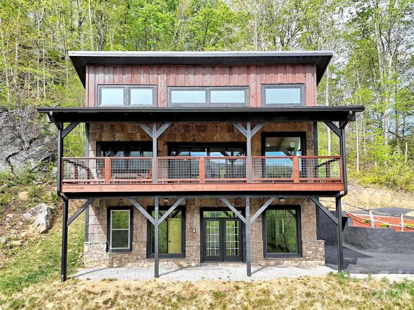 455 Chinquapin Road, Canton, NC 28716.  MLS# CAR4375378, YatesRealty ID 17441. 