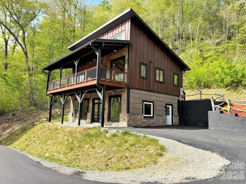 455 Chinquapin Road, Canton, NC 28716.  MLS# CAR4375378, YatesRealty ID 17441. 