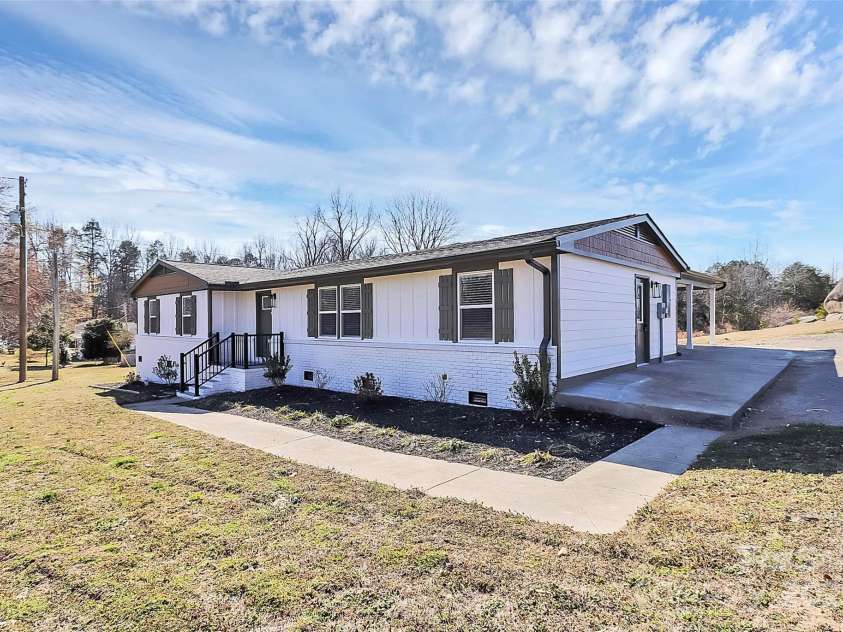 2159 Greenleaf Road, Clover, SC 29710.  MLS# CAR4223943, YatesRealty ID 17442. 