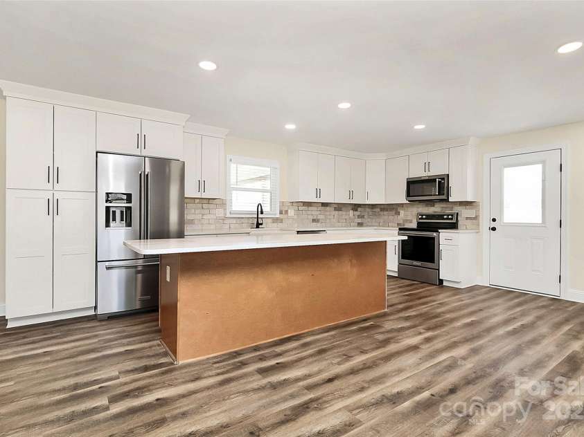 2159 Greenleaf Road, Clover, SC 29710.  MLS# CAR4223943, YatesRealty ID 17442. 