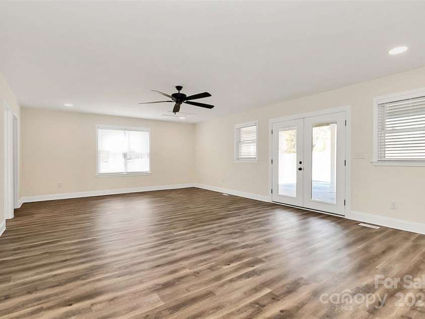 2159 Greenleaf Road, Clover, SC 29710.  MLS# CAR4223943, YatesRealty ID 17442. 