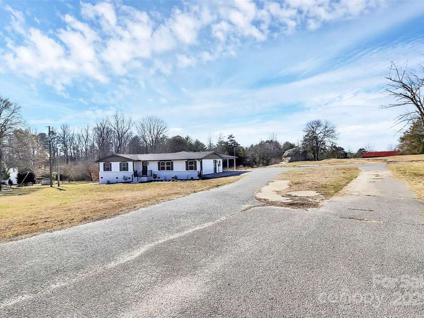 2159 Greenleaf Road, Clover, SC 29710.  MLS# CAR4223943, YatesRealty ID 17442. 