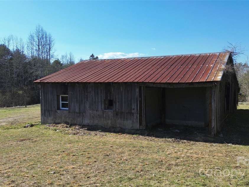 2159 Greenleaf Road, Clover, SC 29710.  MLS# CAR4223943, YatesRealty ID 17442. 