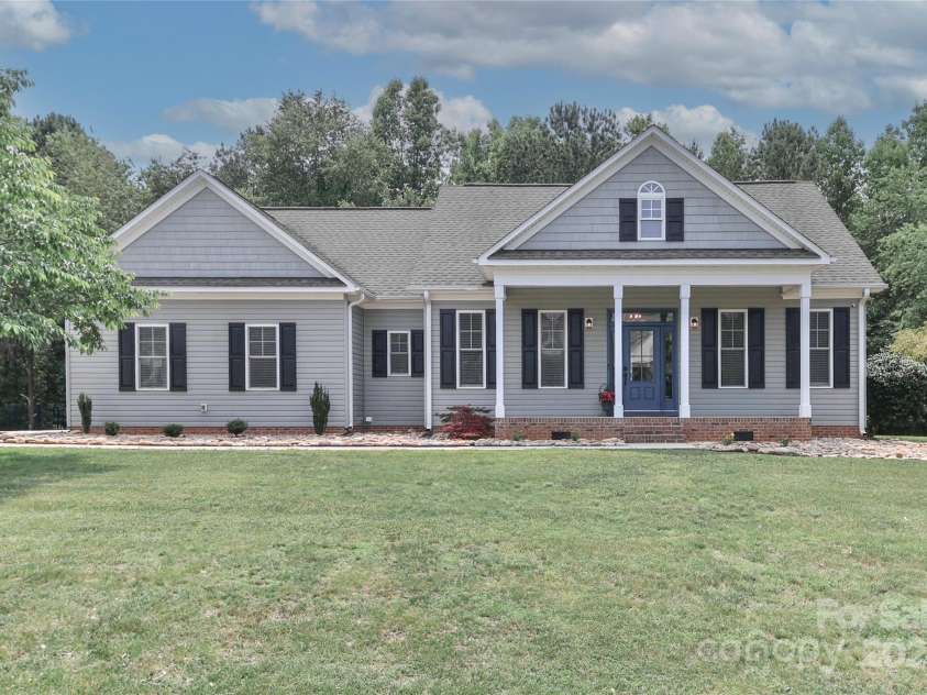 3709 Creek Ridge Drive, Denver, NC 28037.  MLS# CAR4260296, YatesRealty ID 17443. 
