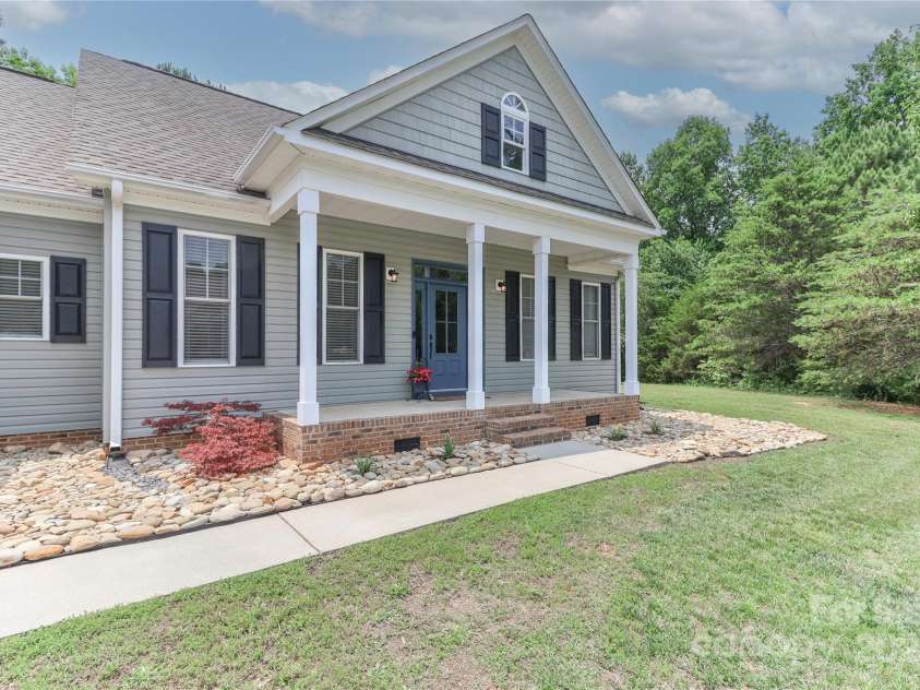3709 Creek Ridge Drive, Denver, NC 28037.  MLS# CAR4260296, YatesRealty ID 17443. 