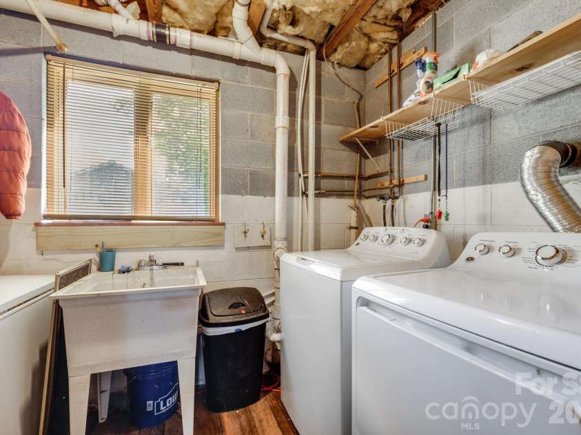 823 Fanning Bridge Road, Fletcher, NC 28732.  MLS# CAR4376125, YatesRealty ID 17443. 