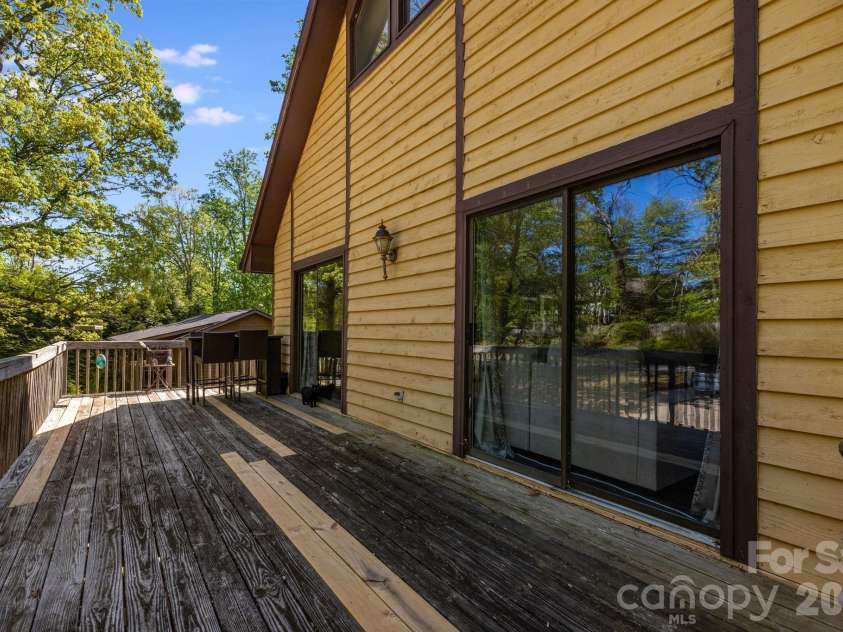 823 Fanning Bridge Road, Fletcher, NC 28732.  MLS# CAR4376125, YatesRealty ID 17443. 