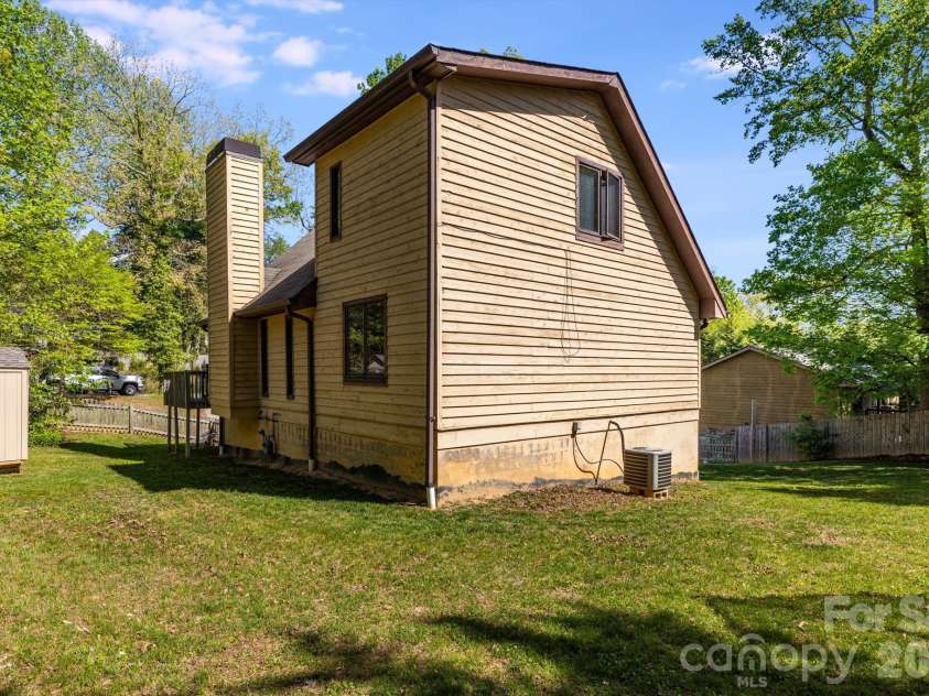 823 Fanning Bridge Road, Fletcher, NC 28732.  MLS# CAR4376125, YatesRealty ID 17443. 