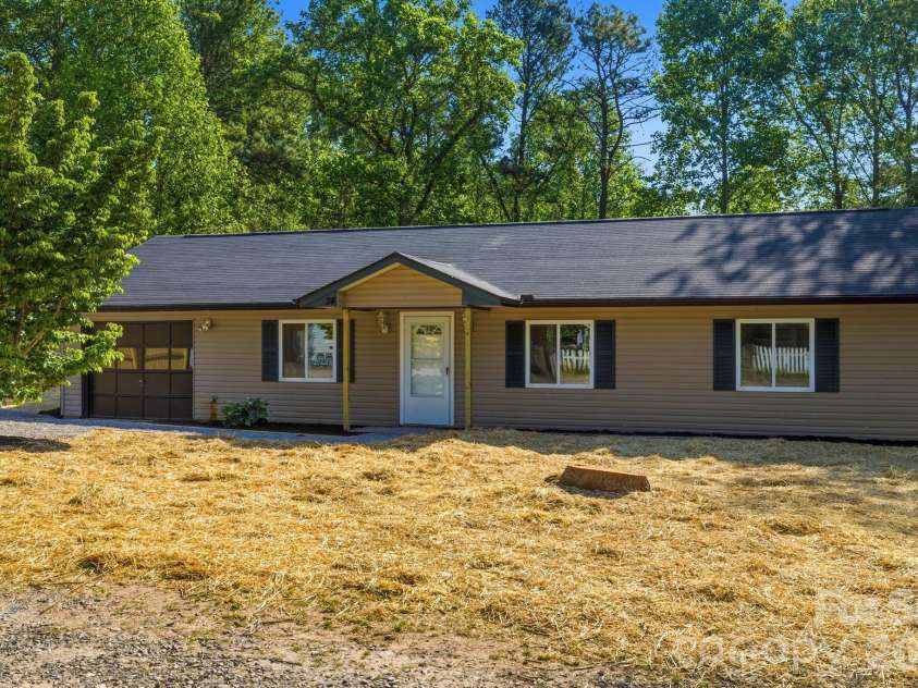 24 Sagefield Drive, Candler, NC 28715.  MLS# CAR4376875, YatesRealty ID 17444. 