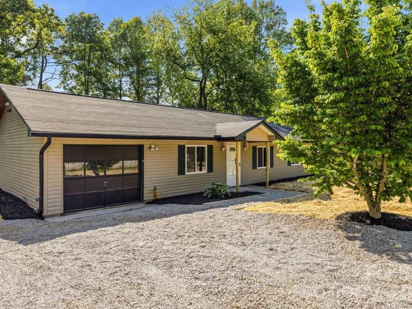 24 Sagefield Drive, Candler, NC 28715.  MLS# CAR4376875, YatesRealty ID 17444. 