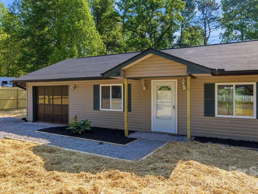 24 Sagefield Drive, Candler, NC 28715.  MLS# CAR4376875, YatesRealty ID 17444. 