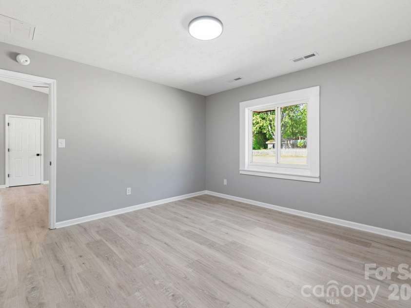 24 Sagefield Drive, Candler, NC 28715.  MLS# CAR4376875, YatesRealty ID 17444. 