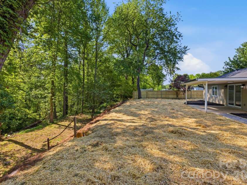 24 Sagefield Drive, Candler, NC 28715.  MLS# CAR4376875, YatesRealty ID 17444. 