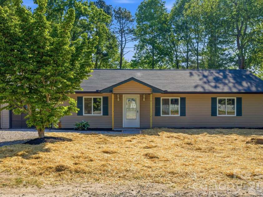 24 Sagefield Drive, Candler, NC 28715.  MLS# CAR4376875, YatesRealty ID 17444. 