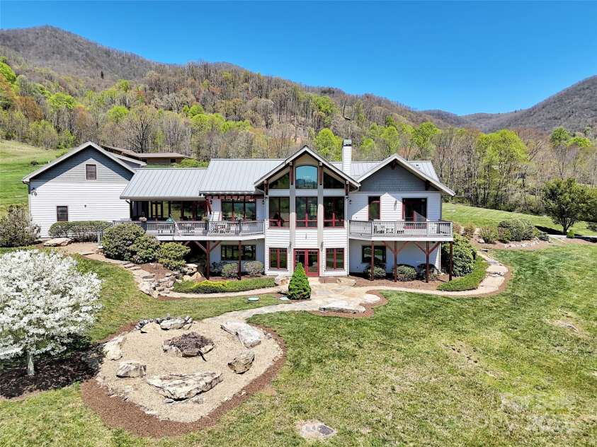 12 Rolling Meadow Lane, Clyde, NC 28721.  MLS# CAR4132706, YatesRealty ID 17445. Welcome to 12 Rolling Meadow Ln