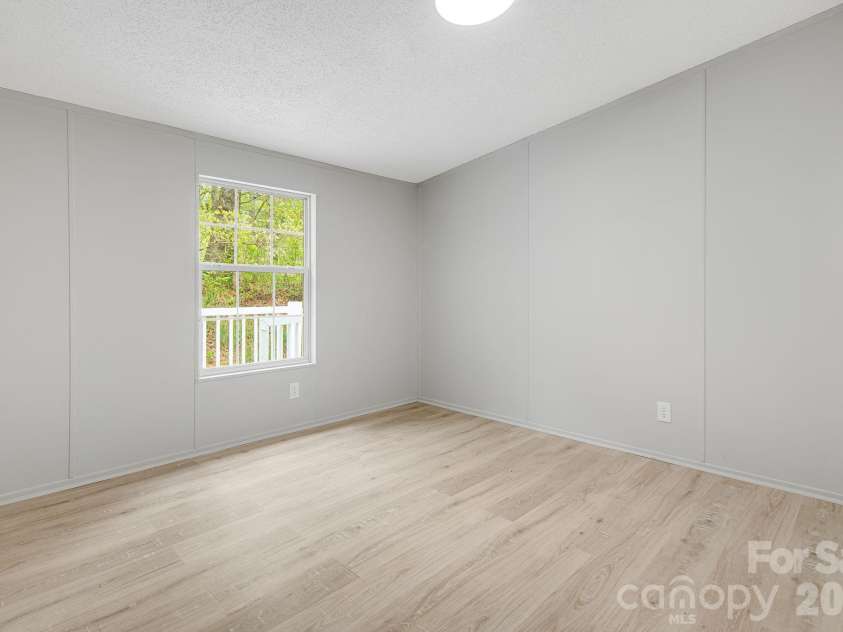 90 High Point Road, Weaverville, NC 28787.  MLS# CAR4376876, YatesRealty ID 17445. 