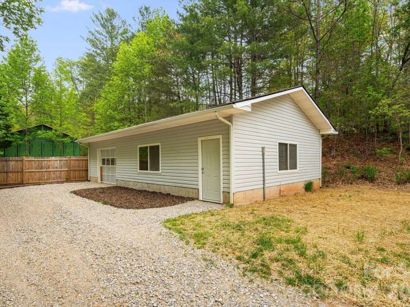 90 High Point Road, Weaverville, NC 28787.  MLS# CAR4376876, YatesRealty ID 17445. 