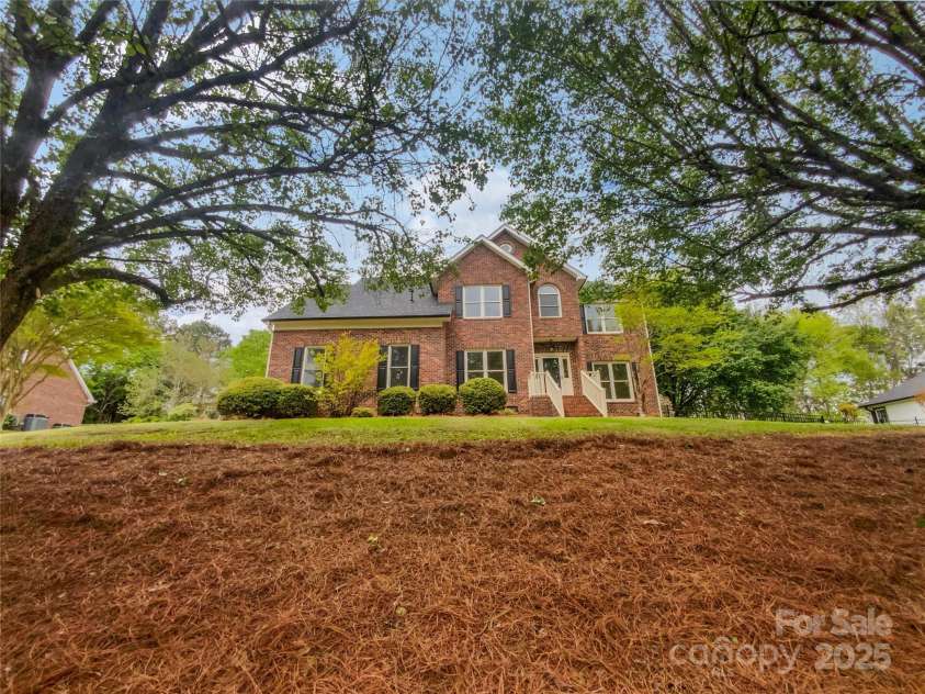 1121 Setter Lane, Concord, NC 28025.  MLS# CAR4247711, YatesRealty ID 17446. 