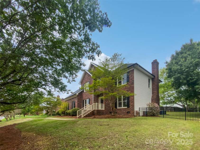 1121 Setter Lane, Concord, NC 28025.  MLS# CAR4247711, YatesRealty ID 17446. 