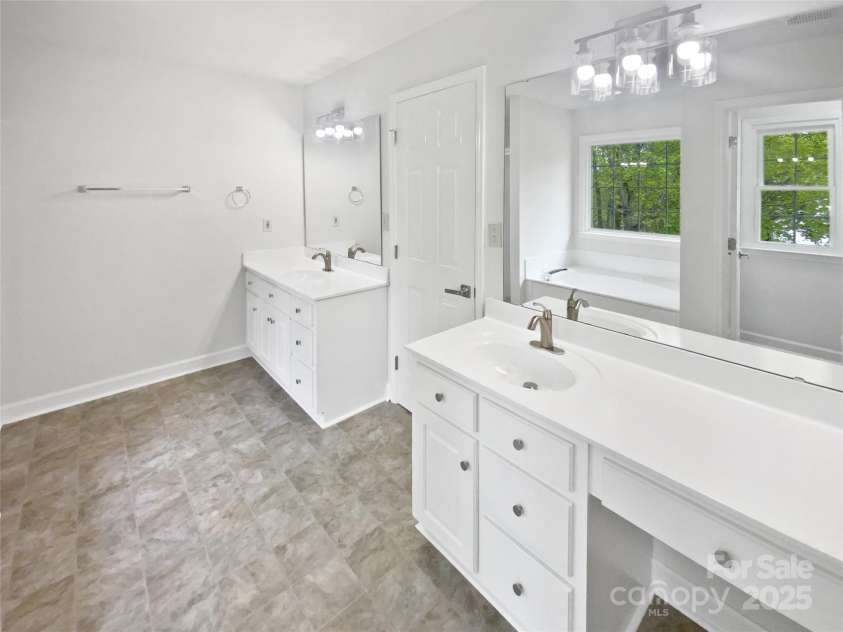 1121 Setter Lane, Concord, NC 28025.  MLS# CAR4247711, YatesRealty ID 17446. 
