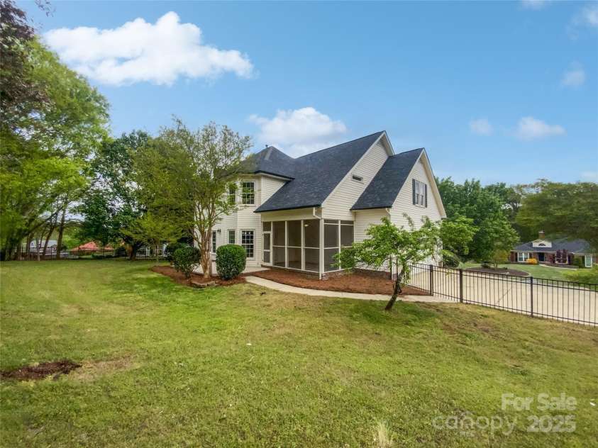 1121 Setter Lane, Concord, NC 28025.  MLS# CAR4247711, YatesRealty ID 17446. 