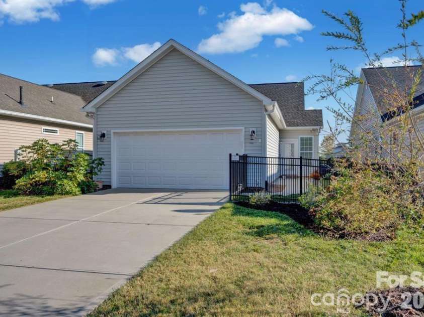 17836 Coulter Parkway, Cornelius, NC 28031.  MLS# CAR4376050, YatesRealty ID 17446. 