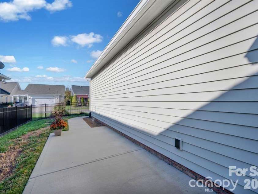 17836 Coulter Parkway, Cornelius, NC 28031.  MLS# CAR4376050, YatesRealty ID 17446. 