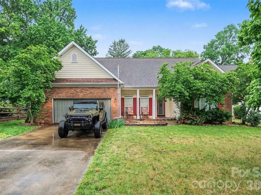 12310 Panthersville Drive, Charlotte, NC 28269.  MLS# CAR4375642, YatesRealty ID 17447. 