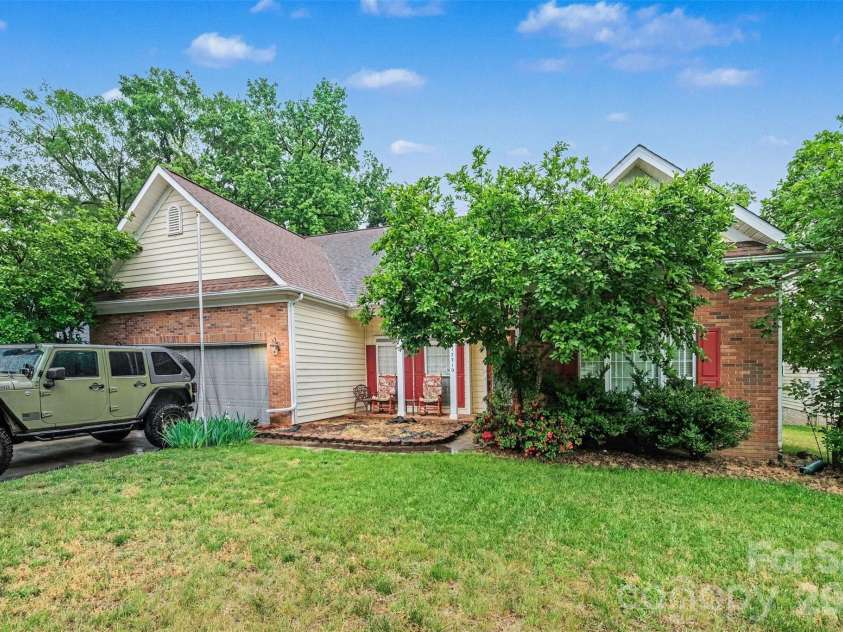 12310 Panthersville Drive, Charlotte, NC 28269.  MLS# CAR4375642, YatesRealty ID 17447. 