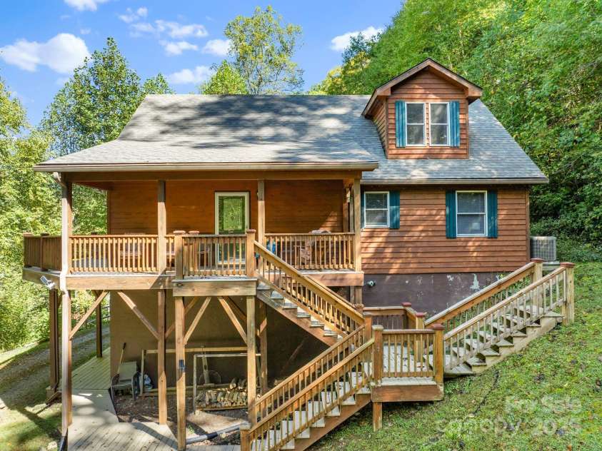 136 Grouse Point Road, Hot Springs, NC 28743.  MLS# CAR4309284, YatesRealty ID 17447. 