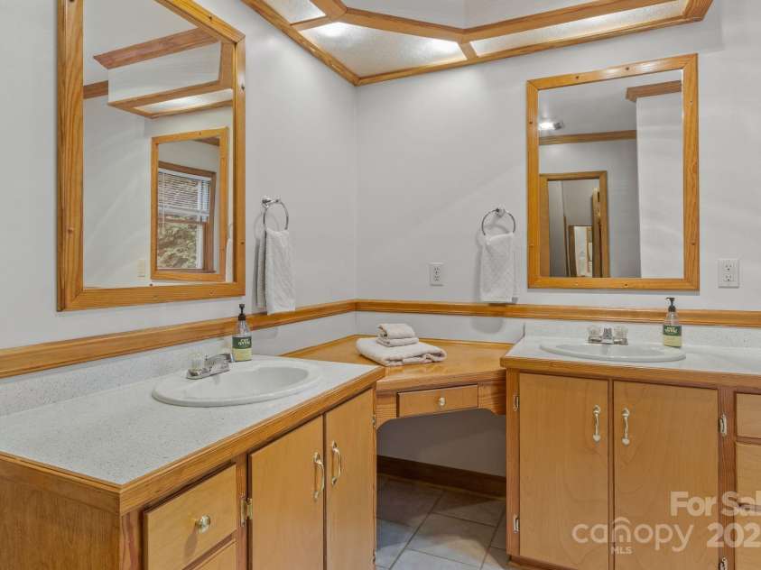 136 Grouse Point Road, Hot Springs, NC 28743.  MLS# CAR4309284, YatesRealty ID 17447. 