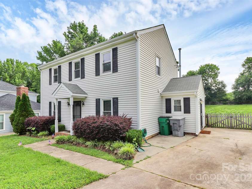 10945 Wiltshire Lane, Charlotte, NC 28262.  MLS# CAR4261143, YatesRealty ID 17448. 
